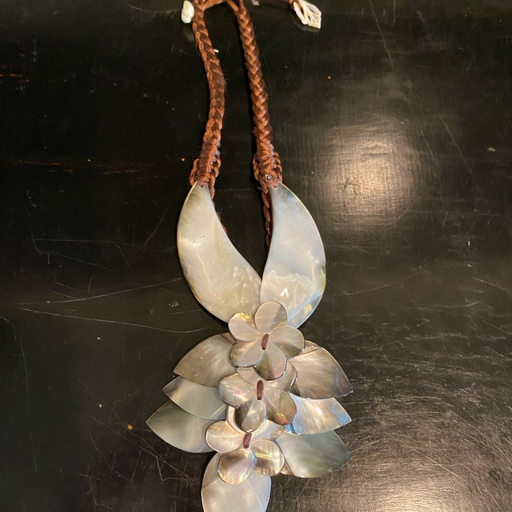 Tahitian Handmade Necklace,  Beautiful shells designed necklace.. - Picture 4 of 5